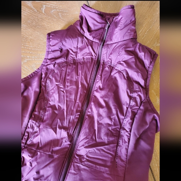 Lululemon puffer running vest size 4 purple - Picture 3 of 8